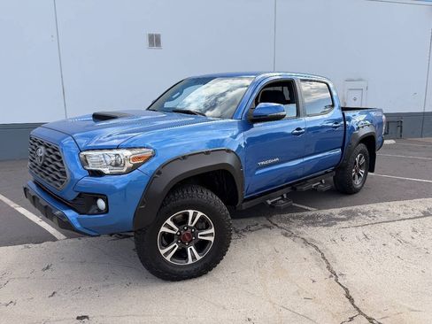 Used 2017 Toyota Tacoma TRD Off-Road AWD/4WD image 18