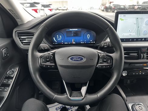 Certified 2025 Ford Escape Platinum AWD/4WD image 9
