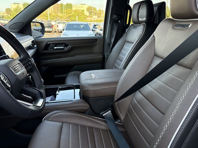 New 2026 GMC Yukon Denali Ultimate w/ LPO, Floor Liner Package AWD/4WD image 5