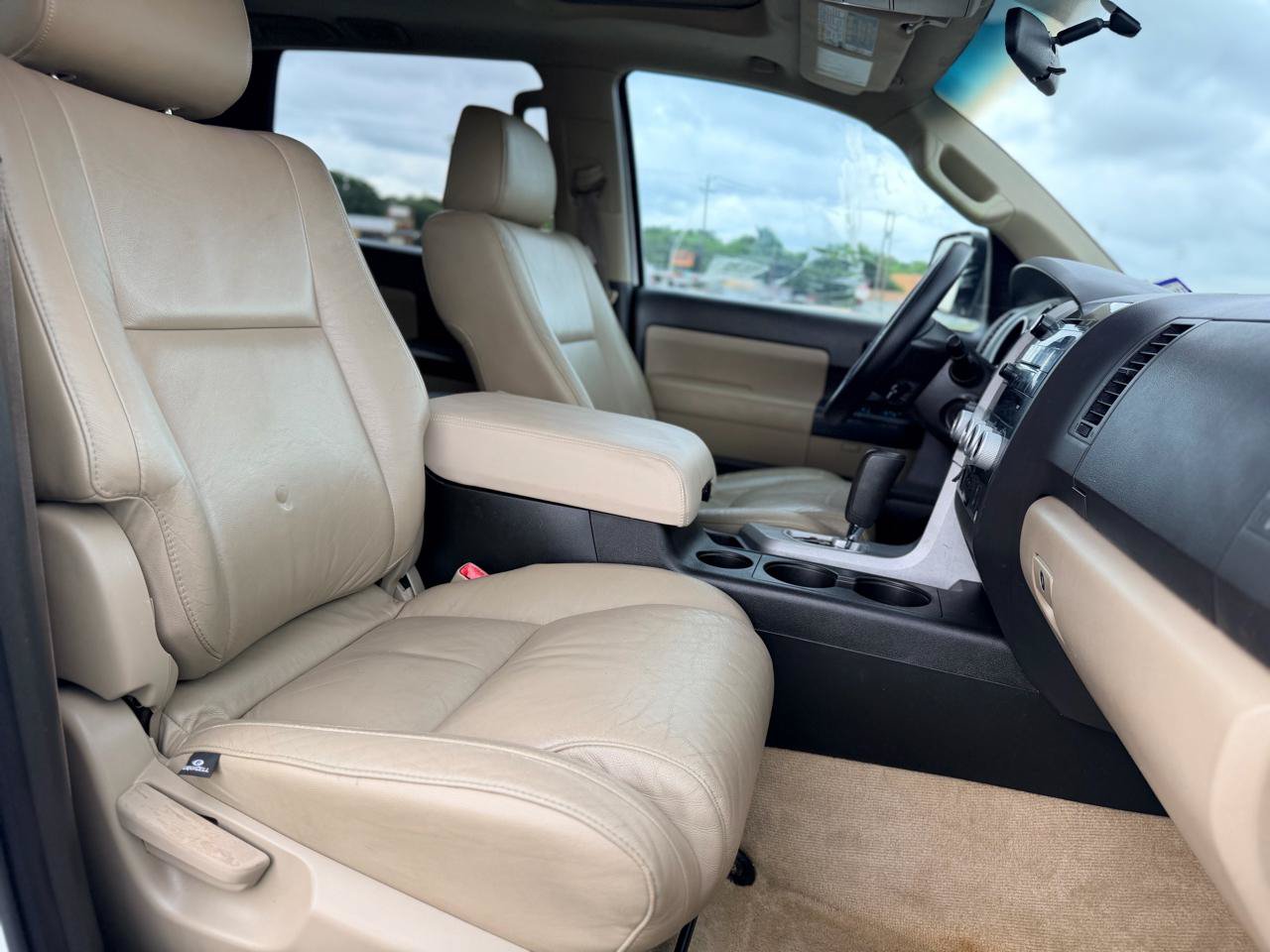 Used 2008 Toyota Sequoia SR5 w/ Moonroof & Roof Rack Pkg RWD image 22