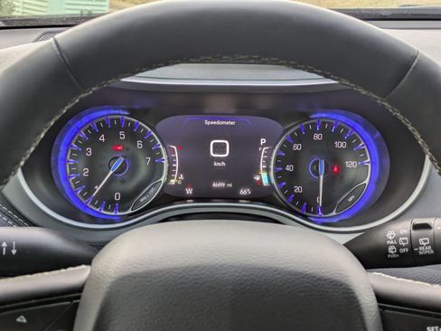 Used 2024 Chrysler Pacifica Touring-L w/ S Appearance Package image 17