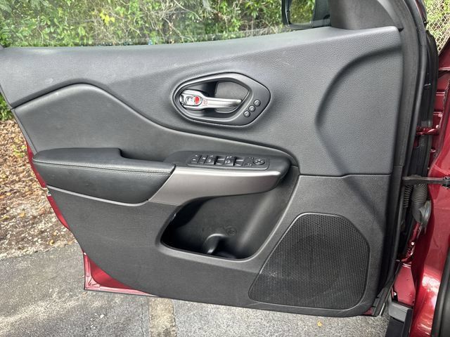 Used 2019 Jeep Cherokee Limited w/ Technology Group AWD/4WD image 27