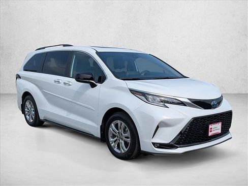 Certified 2023 Toyota Sienna XSE w/ XSE Plus Package AWD/4WD image 3