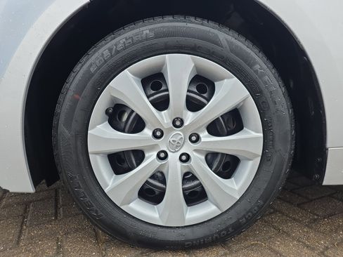 Used 2021 Toyota Corolla LE image 11