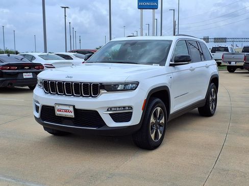 Used 2024 Jeep Grand Cherokee Limited 4xe AWD/4WD image 4