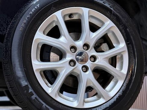 Used 2015 Jeep Cherokee Latitude image 12