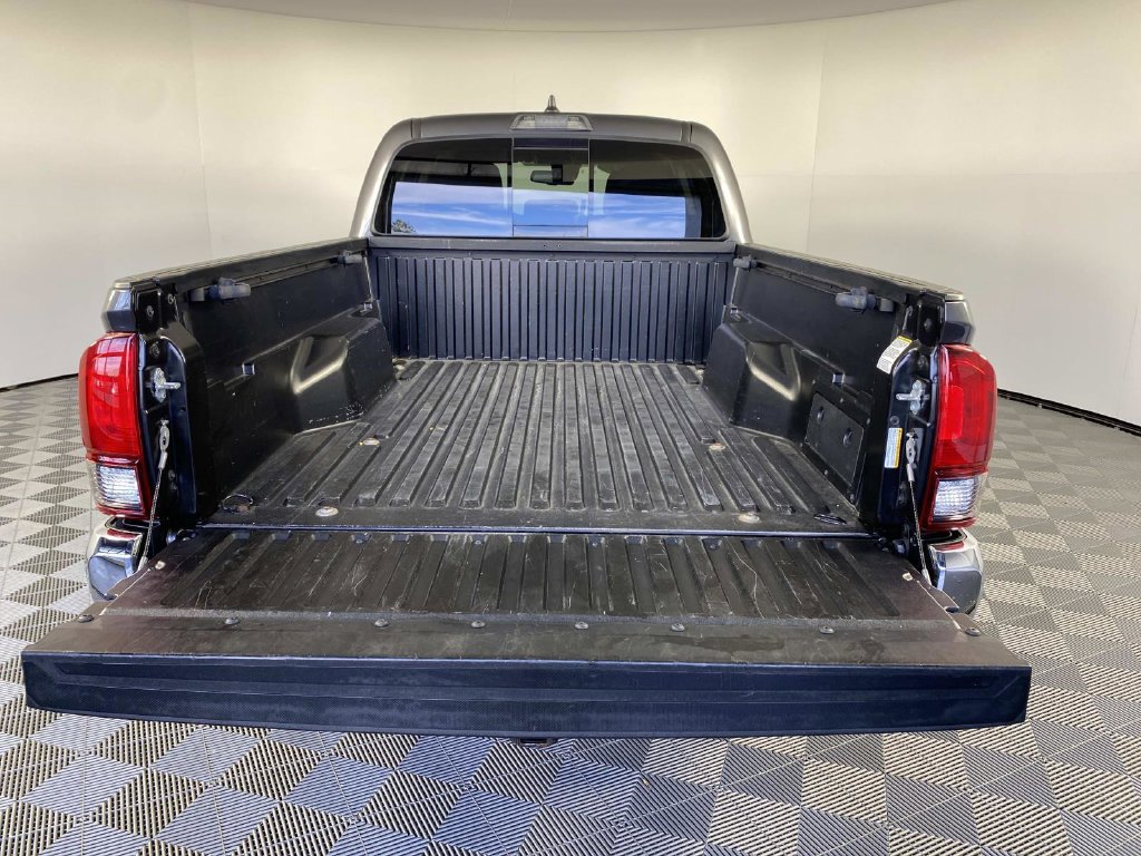 Used 2022 Toyota Tacoma SR5 AWD/4WD image 8