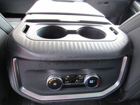 Used 2025 Ford Expedition Active AWD/4WD image 37