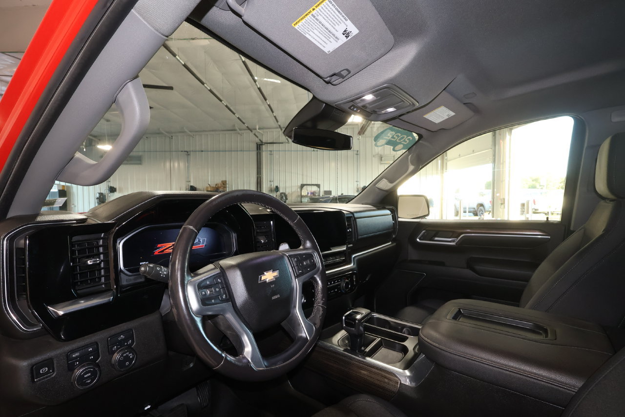 Used 2022 Chevrolet Silverado 1500 LT AWD/4WD image 9