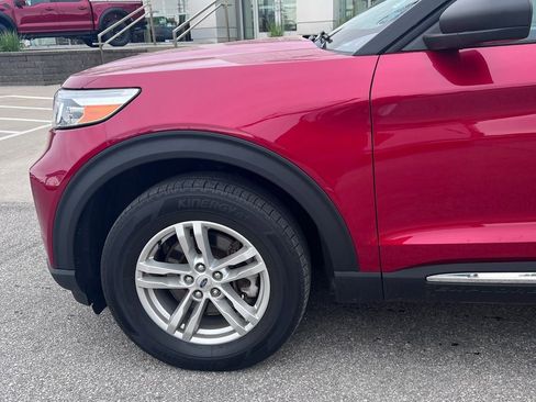 Used 2023 Ford Explorer XLT w/ Equipment Group 202A AWD/4WD image 32