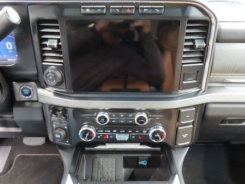 Used 2023 Ford F250 Platinum w/ FX4 Off-Road Package AWD/4WD image 16
