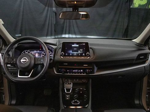 Used 2024 Nissan Rogue SV w/ SV Premium Package image 22