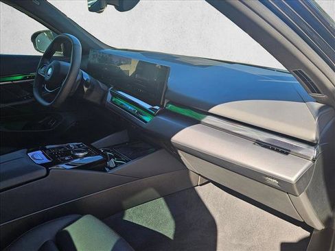 Certified 2025 BMW i5 eDrive40i w/ Premium Package image 17