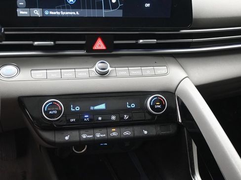 Used 2025 Hyundai Elantra SEL FWD image 17