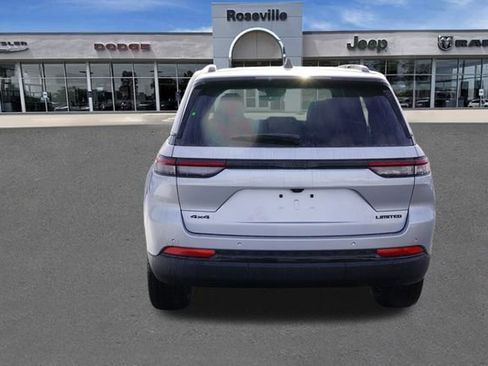 New 2025 Jeep Grand Cherokee Limited w/ Black Appearance Package AWD/4WD image 4