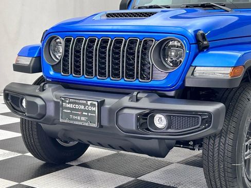 New 2025 Jeep Gladiator Sport image 5