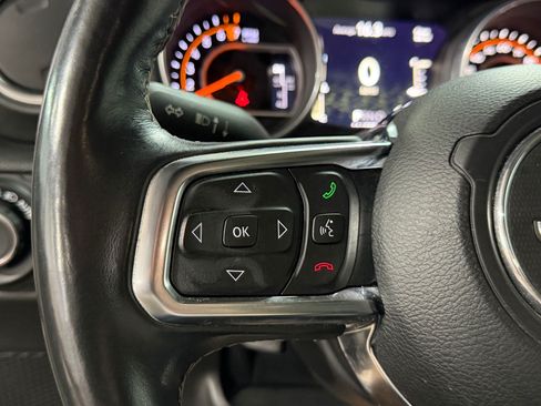 Used 2018 Jeep Wrangler Unlimited Sahara AWD/4WD image 12