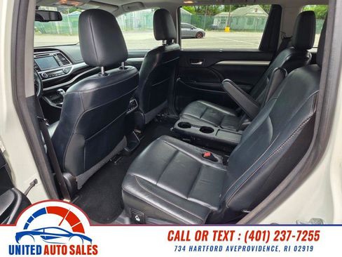 Used 2015 Toyota Highlander XLE AWD/4WD image 10