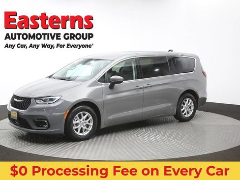 Used 2023 Chrysler Pacifica Touring-L FWD image 59