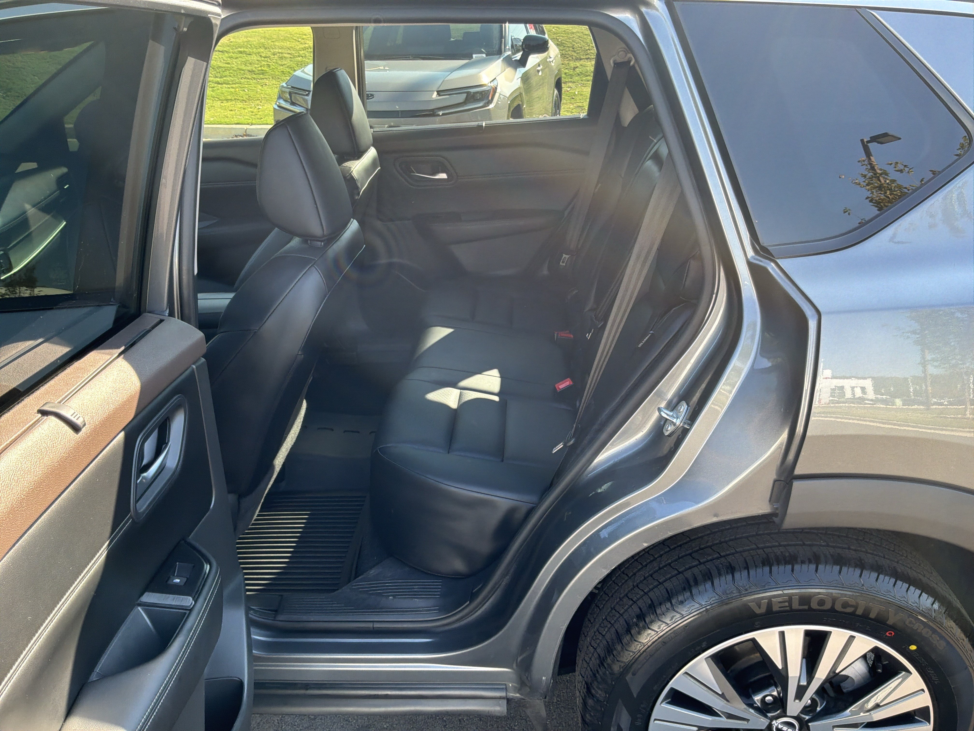 Used 2023 Nissan Rogue SV w/ SV Premium B Package FWD image 30