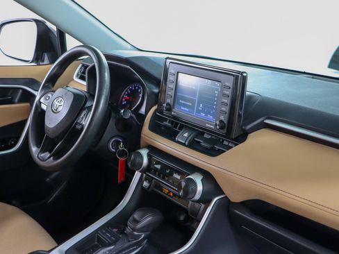 Used 2021 Toyota RAV4 LE image 25