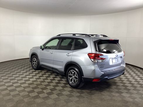 Used 2019 Subaru Forester Premium AWD/4WD image 4