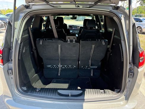 Used 2025 Chrysler Pacifica Select FWD image 26