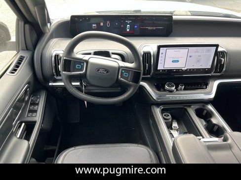 New 2026 Ford Expedition Platinum image 17