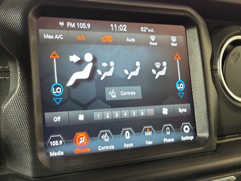 Used 2022 Jeep Wrangler Unlimited Sahara w/ LED Lighting Group AWD/4WD image 21