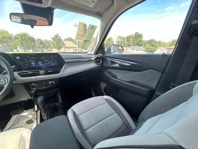 Used 2026 Chevrolet TrailBlazer LS w/ LS Convenience Package FWD image 39