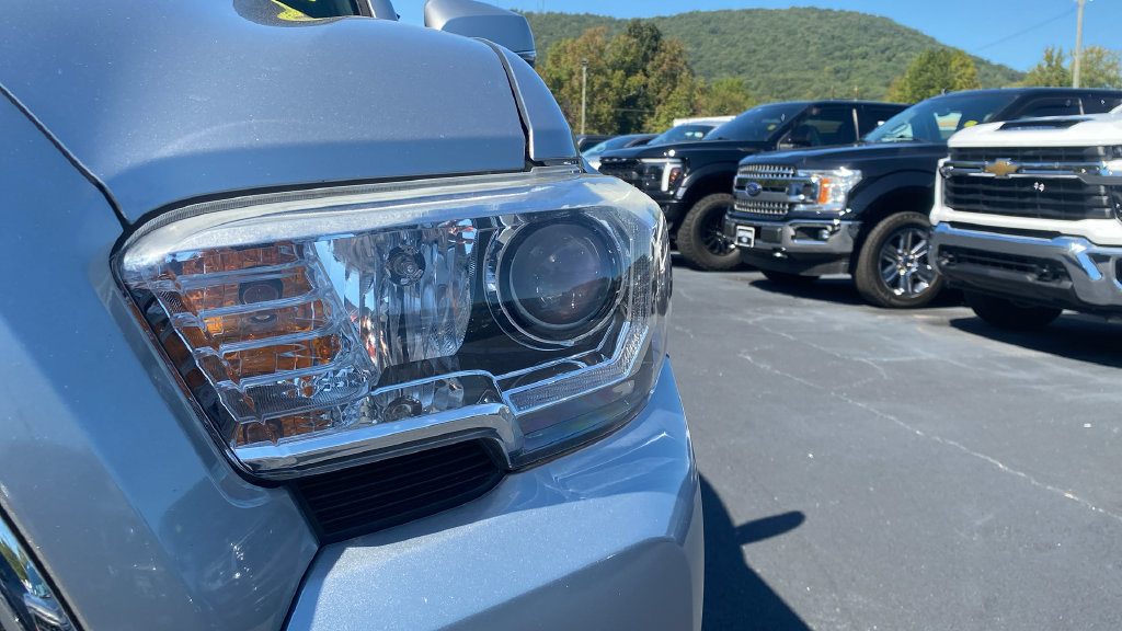 Used 2017 Toyota Tacoma TRD Off-Road w/ Tow Package RWD image 9
