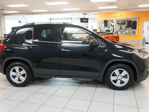 Used 2018 Chevrolet Trax LT w/ LT Convenience Package FWD image 13