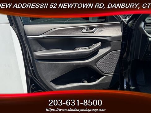 Used 2025 Jeep Grand Cherokee Limited AWD/4WD image 11