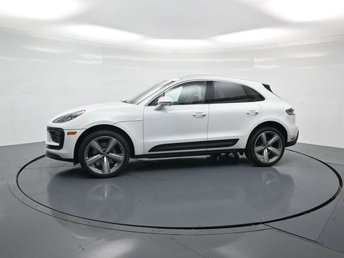 Used 2022 Porsche Macan image 2