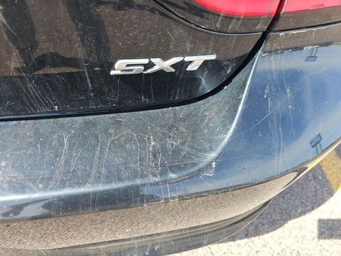 Used 2017 Dodge Charger SXT image 5