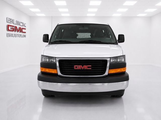 Used 2025 GMC Savana 2500 w/ Driver Convenience Package RWD image 5