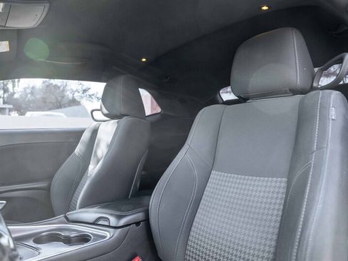 Used 2016 Dodge Challenger SXT RWD image 10