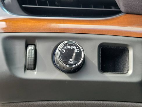 Used 2019 Cadillac Escalade Luxury RWD image 32