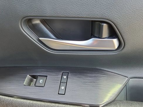 Used 2025 Nissan Kicks SV FWD image 31