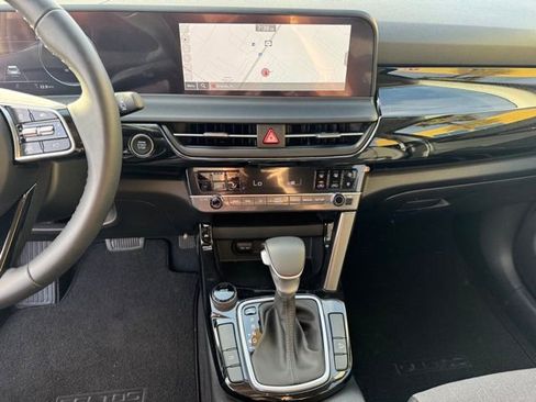 Certified 2024 Kia Seltos S image 17