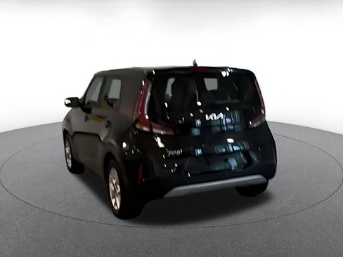 Used 2025 Kia Soul LX w/ LX Technology Package FWD image 14