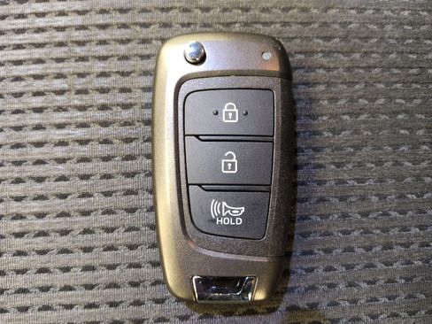 Used 2019 Hyundai Santa Fe SE image 32