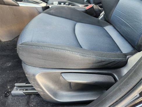 Used 2019 Toyota Yaris L image 30