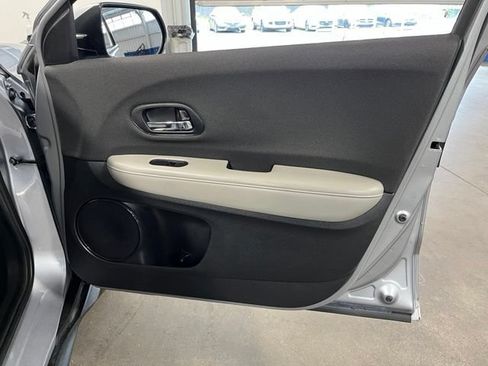 Used 2022 Honda HR-V LX image 12