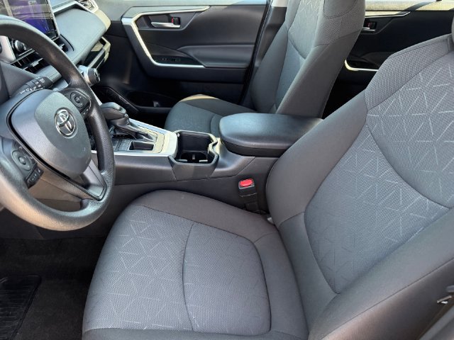 Used 2025 Toyota RAV4 XLE FWD image 10