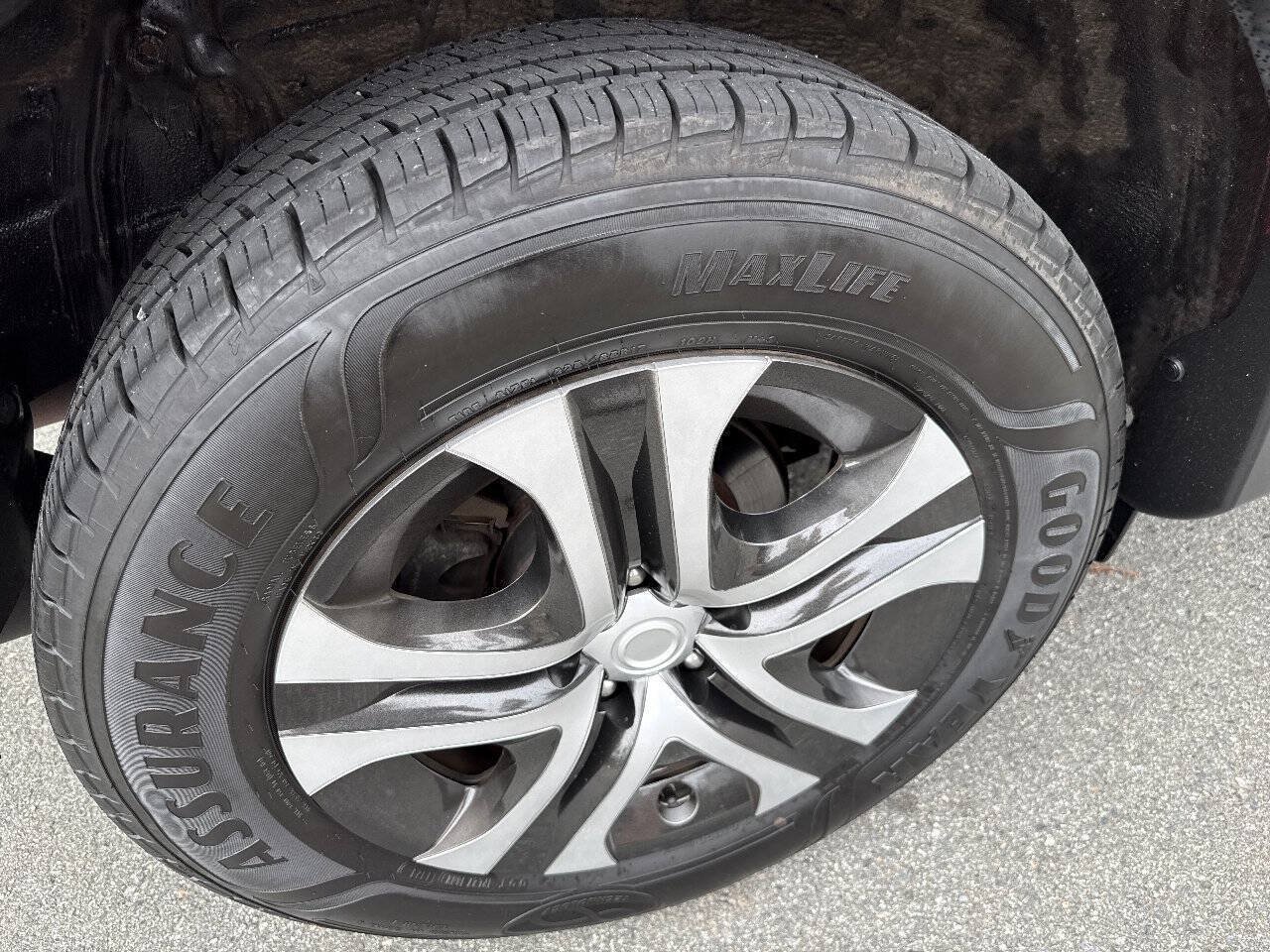 Used 2014 Toyota RAV4 LE AWD/4WD image 9