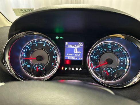 Used 2016 Chrysler Town & Country Touring-L FWD image 16