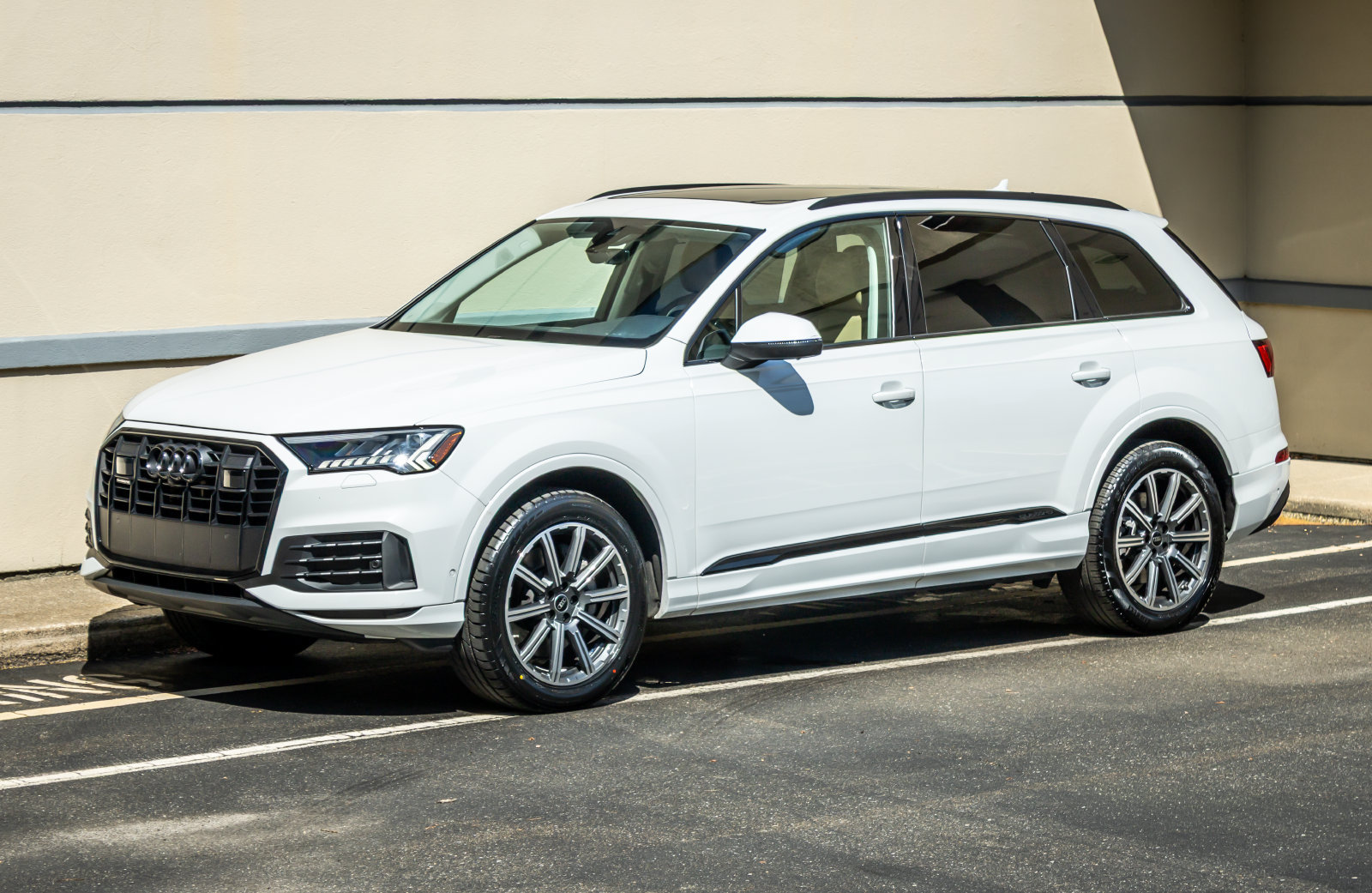 Used 2023 Audi Q7 2.0T Premium Plus w/ Premium Plus Package AWD/4WD image 3