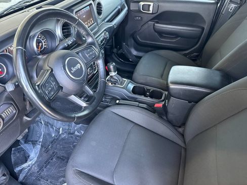 Used 2022 Jeep Gladiator Overland AWD/4WD image 10