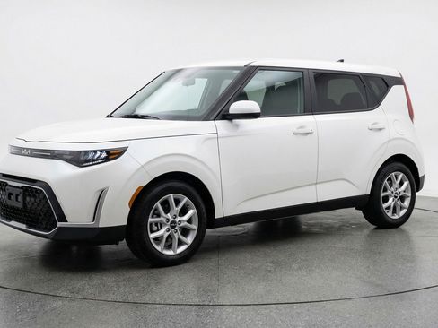 Used 2025 Kia Soul LX w/ LX Technology Package image 3